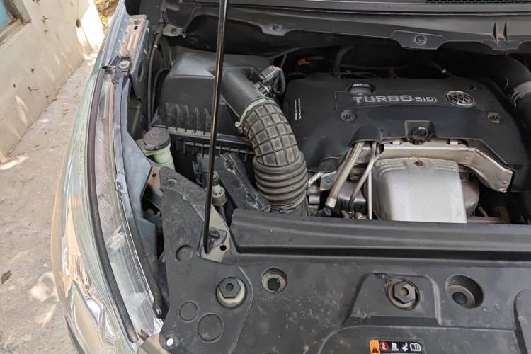 Used Buick GL8 2018 28T Comfort Model China VI Standard Engine Bay Right