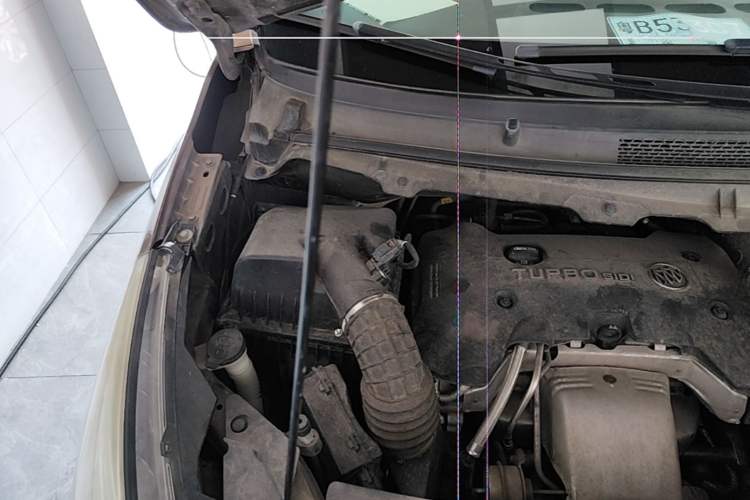 Used Buick GL8 2018 28T Luxury Model China VI Standard Engine Bay Right