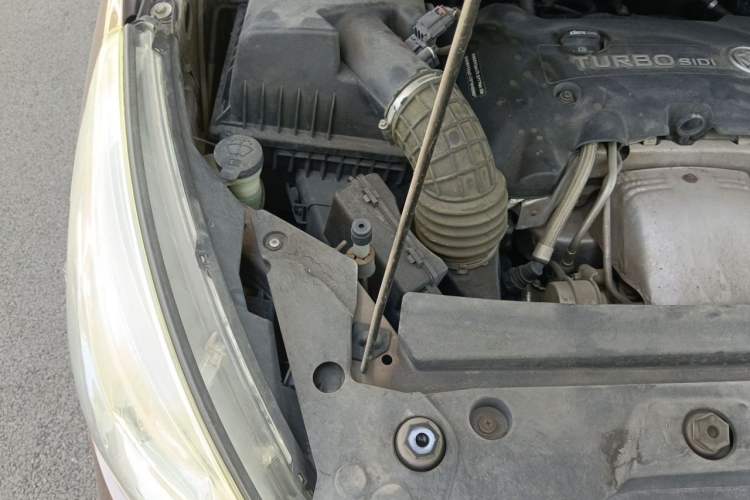 Used Buick GL8 2018 28T Luxury Model China VI Standard Engine Bay Right