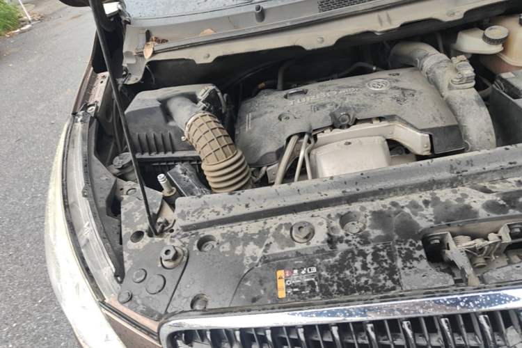 Used Buick GL8 2018 28T Luxury Model China VI Standard Engine Bay Right