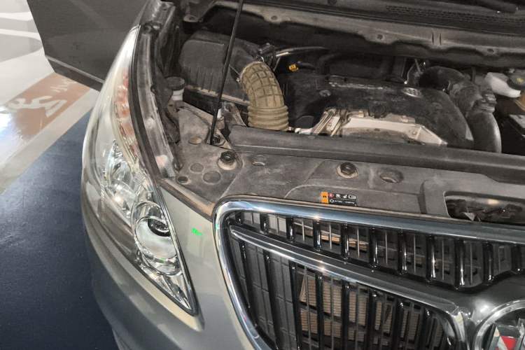 Used Buick GL8 2018 28T Luxury Model China VI Standard Engine Bay Right
