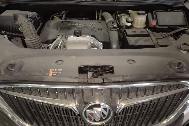 Used Buick GL8 2018 ES 28T Luxury Model China VI Standard Engine Bay