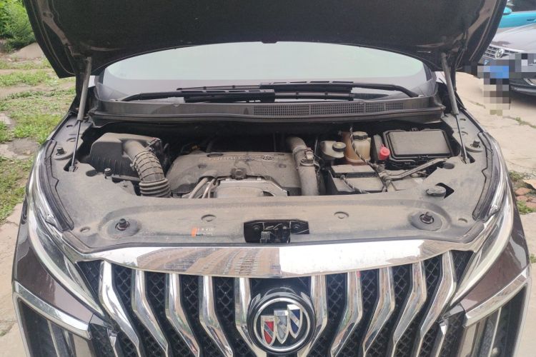 Used Buick GL8 2018 ES 28T Comfort Model China VI Standard Engine Bay