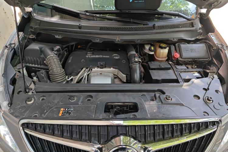 Used Buick GL8 2018 28T Comfort Model China VI Standard Engine Bay