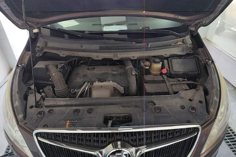 Used Buick GL8 2018 28T Luxury Model China VI Standard Engine Bay