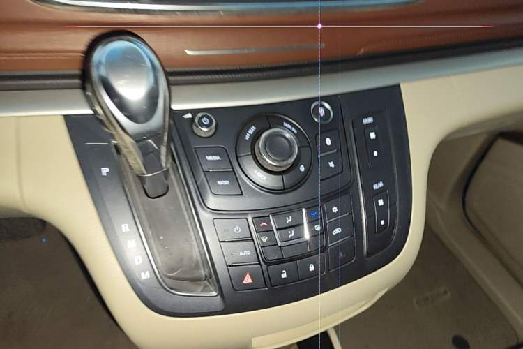 Used Buick GL8 2018 28T Comfort Model China VI Standard Gear Lever