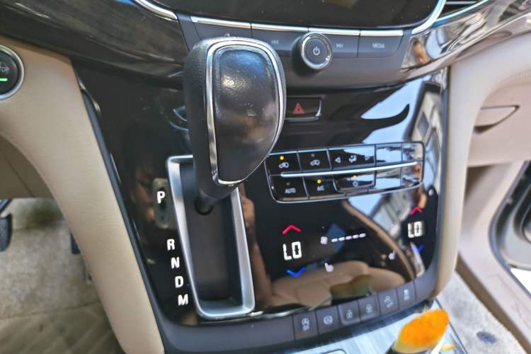 Used Buick GL8 2018 ES 28T Luxury Model China VI Standard Gear Lever