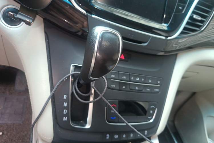 Used Buick GL8 2018 ES 28T Comfort Model China VI Standard Gear Lever