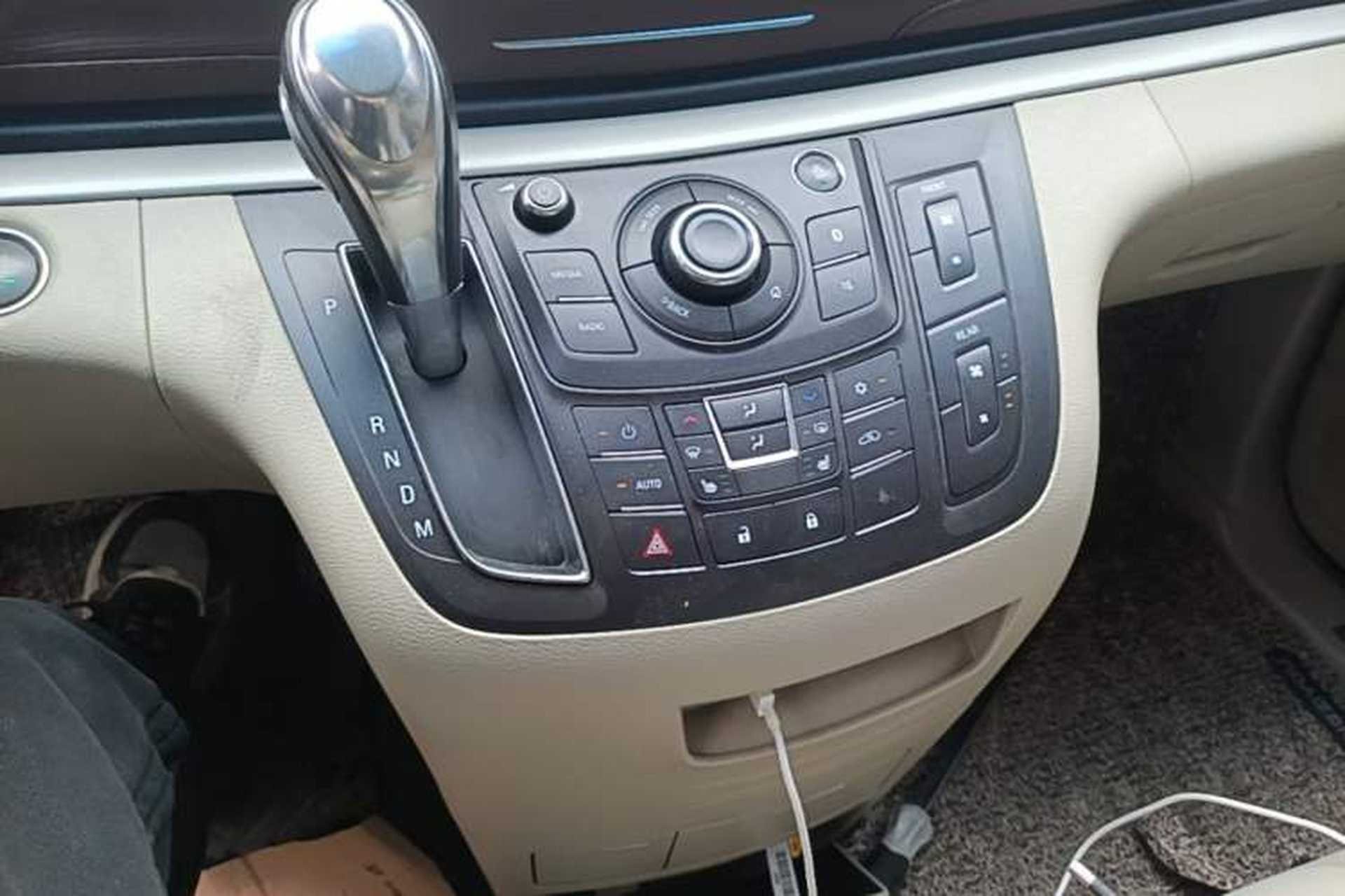 Used Buick GL8 2018 28T Prestige Version China VI Standard Gear Lever