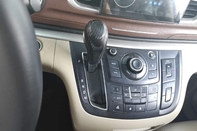 Used Buick GL8 2018 28T Comfort Model China VI Standard Gear Lever