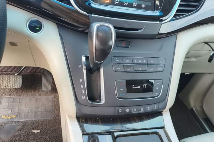 Used Buick GL8 2018 ES 28T Comfort Model China VI Standard Gear Lever