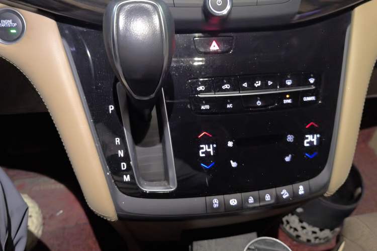 Used Buick GL8 2018 ES 28T Luxury Model China VI Standard Gear Lever