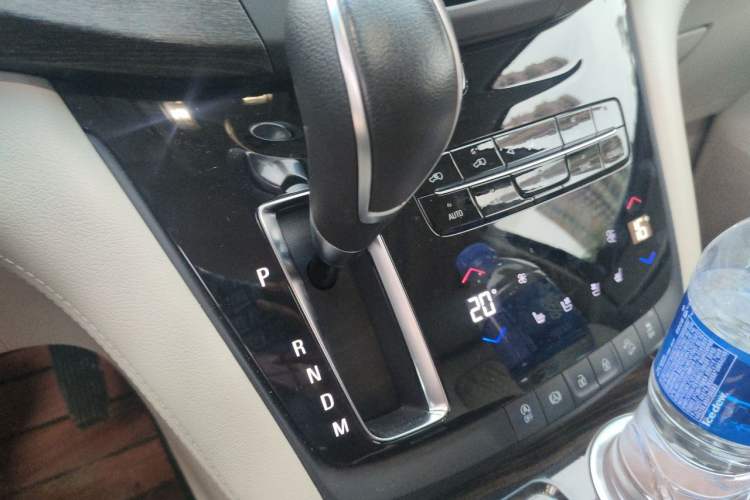 Used Buick GL8 2018 ES 28T Comfort Model China VI Standard Gear Lever