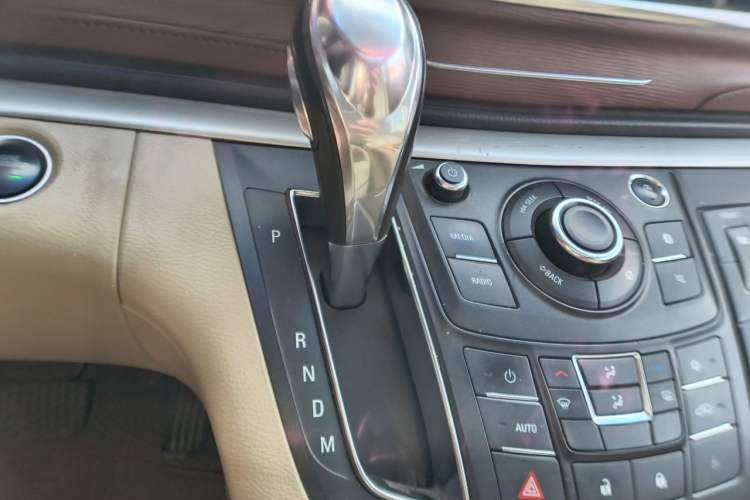 Used Buick GL8 2018 28T Luxury Model China VI Standard Gear Lever