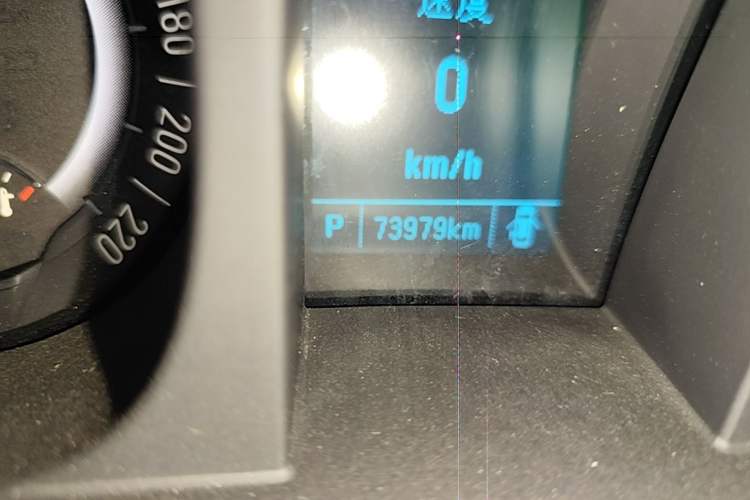 Used Buick GL8 2018 28T Comfort Model China VI Standard Odometer Close Up