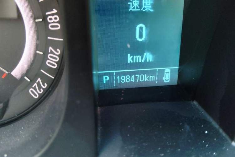 Used Buick GL8 2018 28T Luxury Model China VI Standard Odometer Close Up