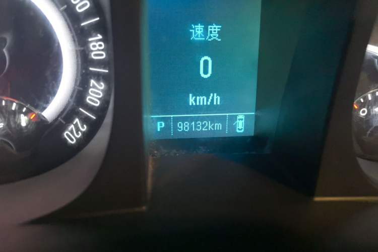 Used Buick GL8 2018 28T Luxury Model China VI Standard Odometer Close Up