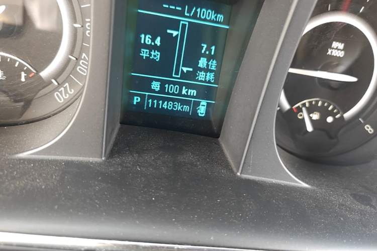 Used Buick GL8 2018 28T Comfort Model China VI Standard Odometer Close Up