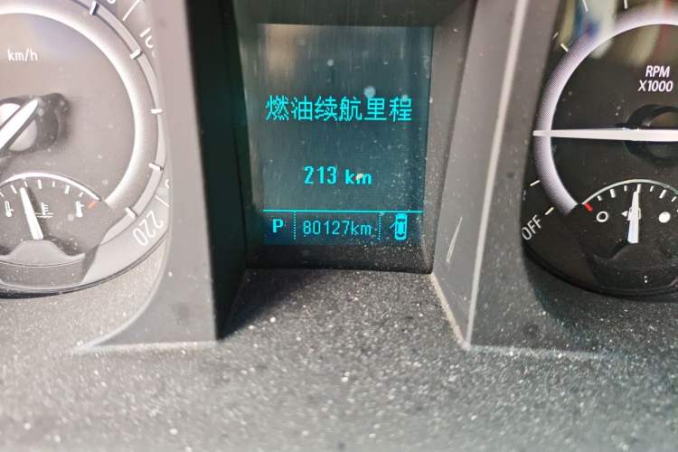 Used Buick GL8 2018 28T Luxury Model China VI Standard Odometer Close Up