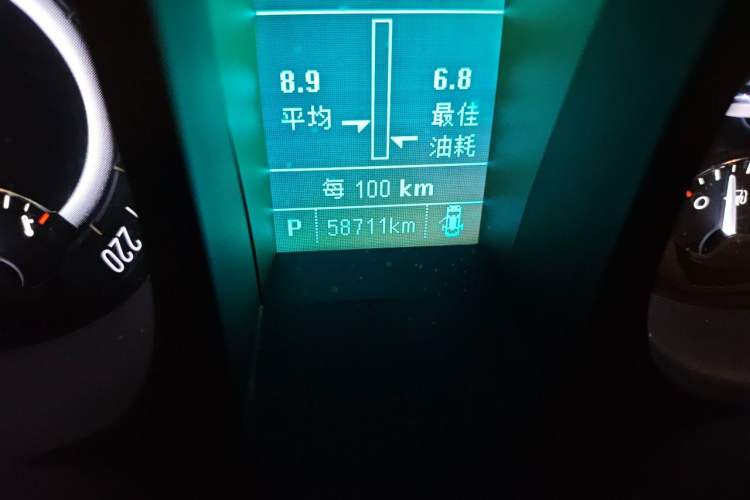 Used Buick GL8 2018 28T Comfort Model China VI Standard Odometer Close Up