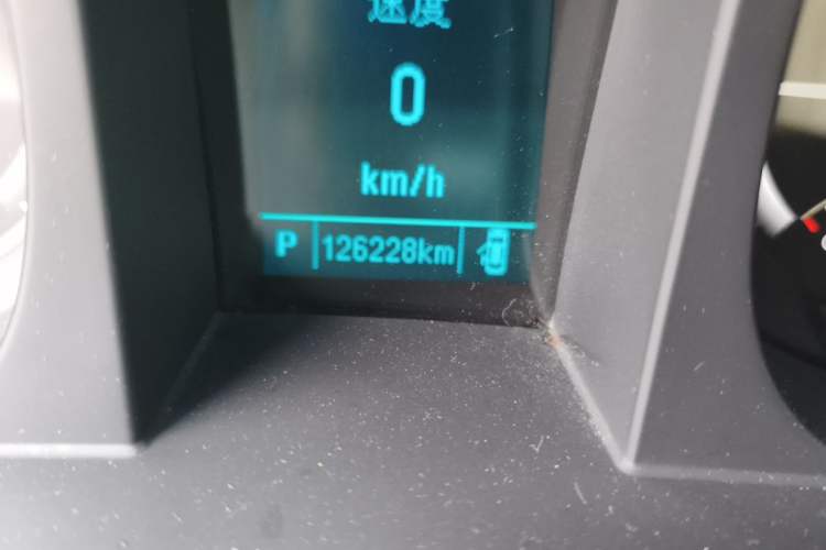 Used Buick GL8 2018 28T Luxury Model China VI Standard Odometer Close Up