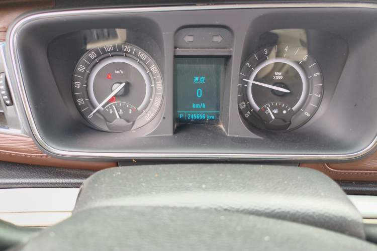 Used Buick GL8 2018 28T Luxury Model China VI Standard Odometer Close Up