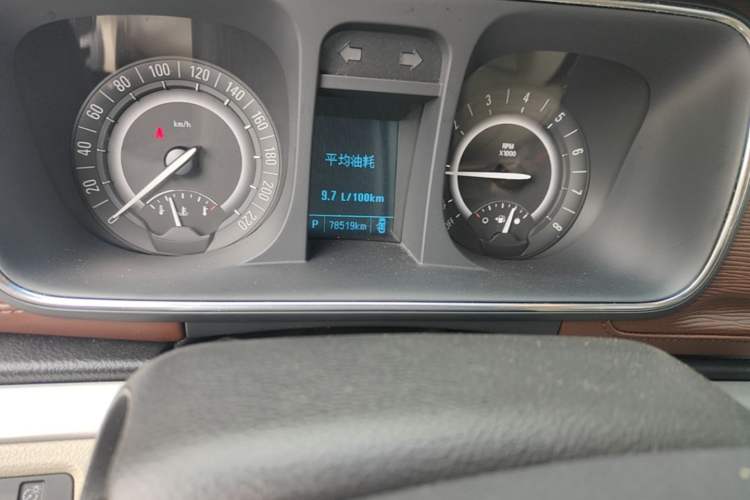 Used Buick GL8 2018 28T Luxury Model China VI Standard Odometer Close Up