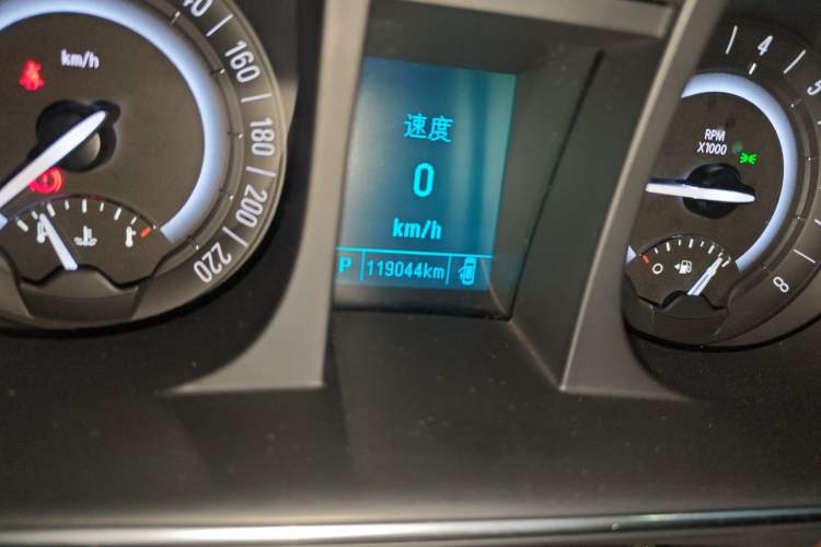 Used Buick GL8 2018 28T Luxury Model China VI Standard Odometer Close Up