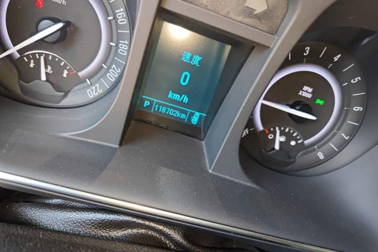 Used Buick GL8 2018 28T Comfort Model China VI Standard Odometer Close Up