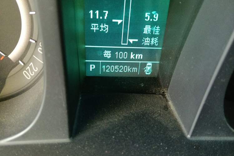 Used Buick GL8 2018 28T Luxury Model China VI Standard Odometer Close Up