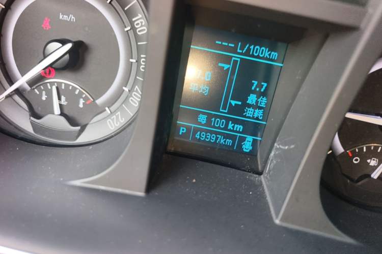 Used Buick GL8 2018 28T Comfort Model China VI Standard Odometer Close Up