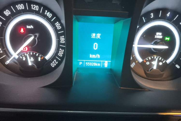 Used Buick GL8 2018 28T Luxury Model China VI Standard Odometer Close Up