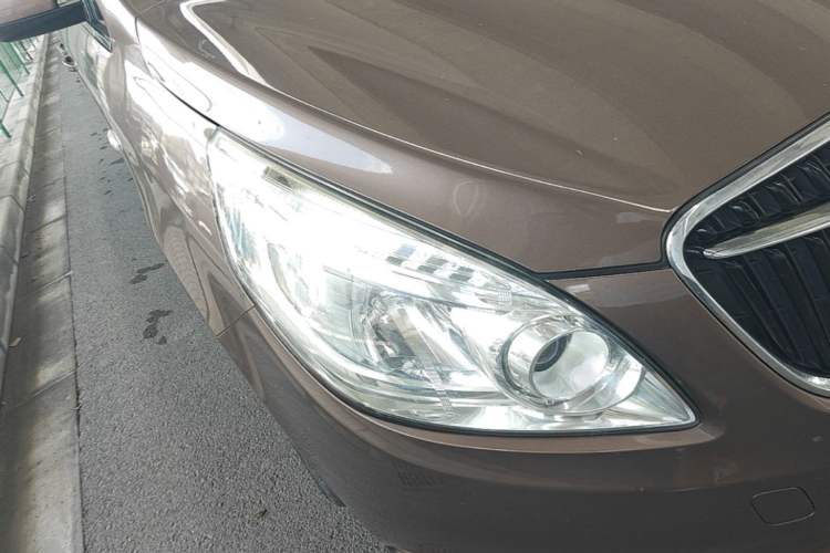 Used Buick GL8 2018 28T Comfort Model China VI Standard Right Front Headlight