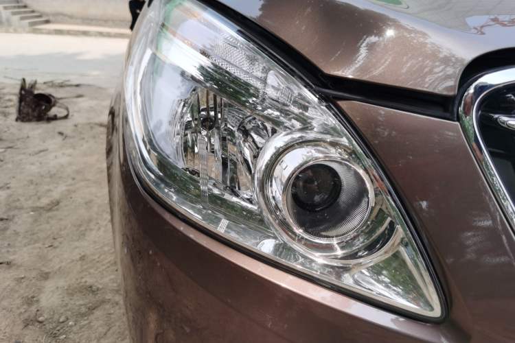 Used Buick GL8 2018 28T Comfort Model China VI Standard Right Front Headlight