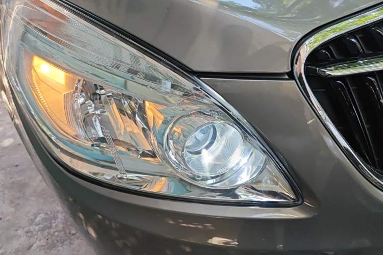 Used Buick GL8 2018 28T Comfort Model China VI Standard Right Front Headlight