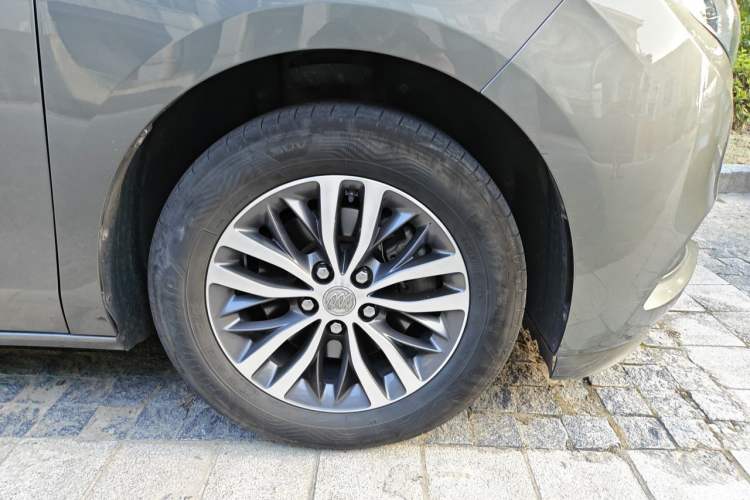 Used Buick GL8 2018 ES 28T Luxury Model China VI Standard Right Front Wheel Hub