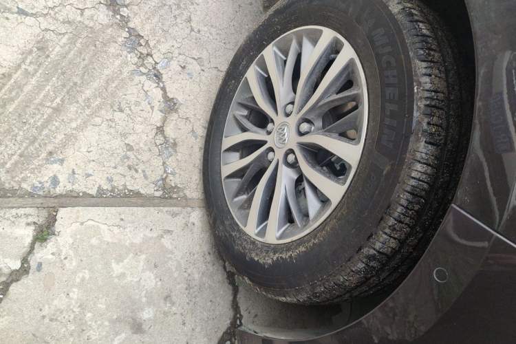 Used Buick GL8 2018 ES 28T Comfort Model China VI Standard Right Front Wheel Hub