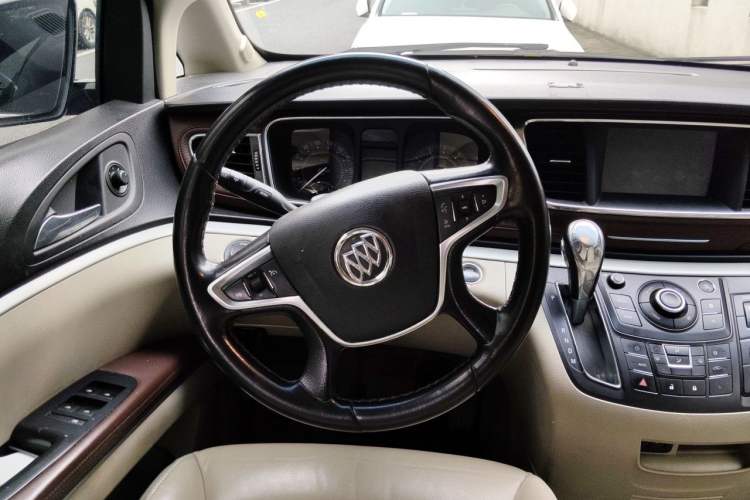 Used Buick GL8 2018 28T Luxury Model China VI Standard Steering Wheel