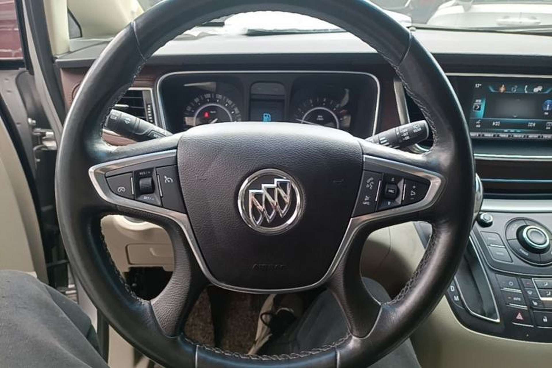Used Buick GL8 2018 28T Prestige Version China VI Standard Steering Wheel