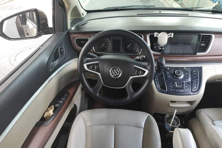 Used Buick GL8 2018 28T Comfort Model China VI Standard Steering Wheel