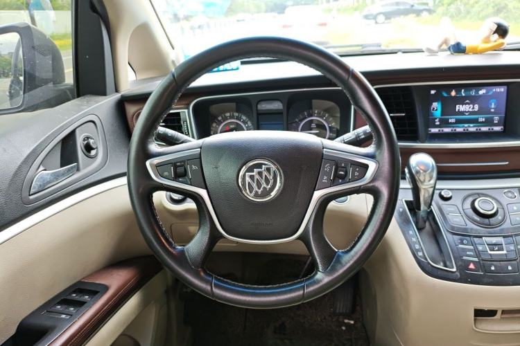 Used Buick GL8 2018 28T Luxury Model China VI Standard Steering Wheel