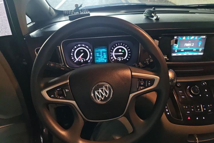 Used Buick GL8 2018 28T Comfort Model China VI Standard Steering Wheel