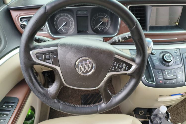 Used Buick GL8 2018 28T Luxury Model China VI Standard Steering Wheel