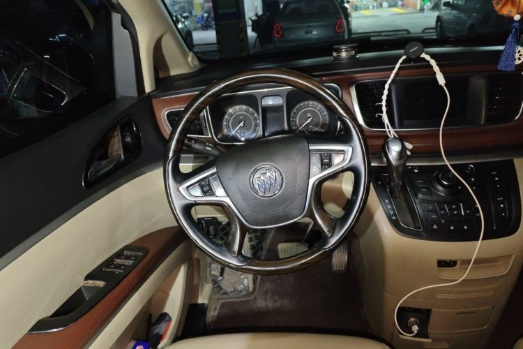 Used Buick GL8 2018 28T Luxury Model China VI Standard Steering Wheel