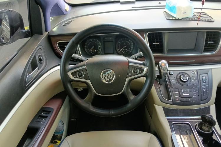 Used Buick GL8 2018 28T Luxury Model China VI Standard Steering Wheel