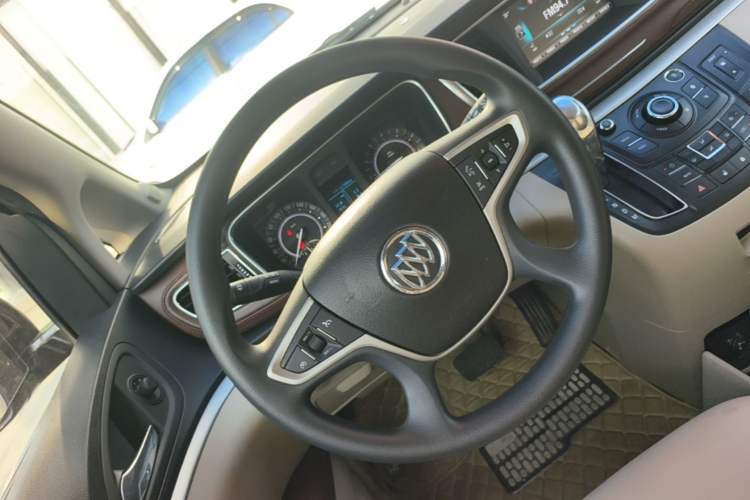 Used Buick GL8 2018 28T Comfort Model China VI Standard Steering Wheel