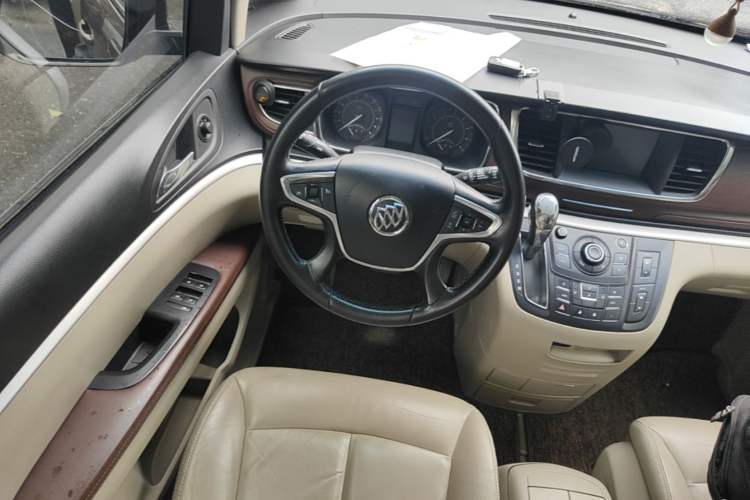 Used Buick GL8 2018 28T Luxury Model China VI Standard Steering Wheel