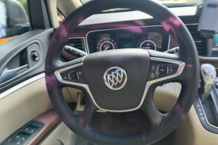 Used Buick GL8 2018 28T Luxury Model China VI Standard Steering Wheel
