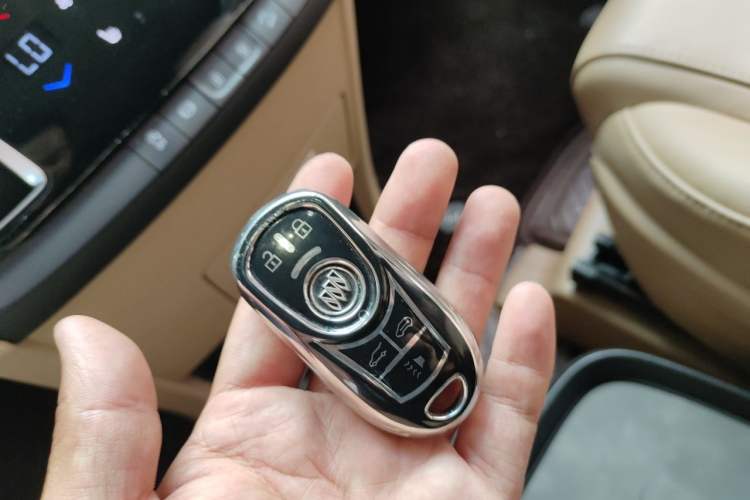 Used Buick GL8 2018 ES 28T Luxury Model China VI Standard Vehicle Key