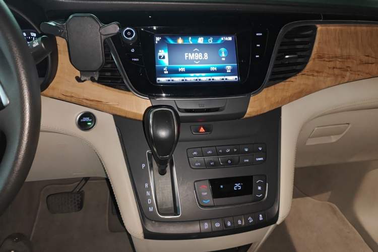 Used Buick GL8 2018 ES 28T Comfort Model China VI Standard Audio And AC Panel